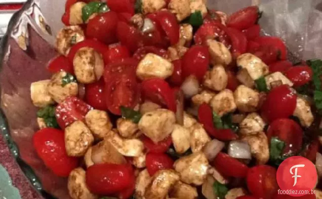 Tomate marinado balsâmico e salada de mussarela