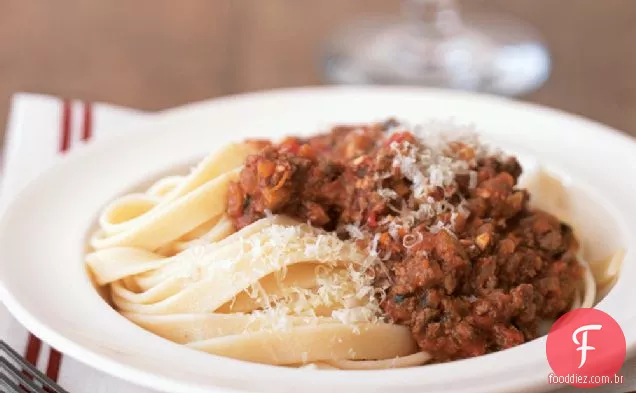 Fettuccine com molho à bolonhesa