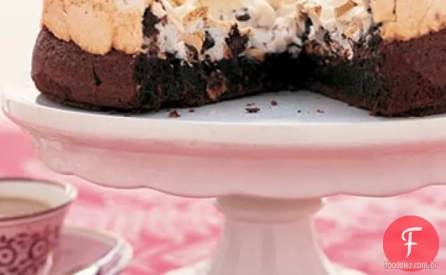 Bolo de merengue de chocolate e avelã