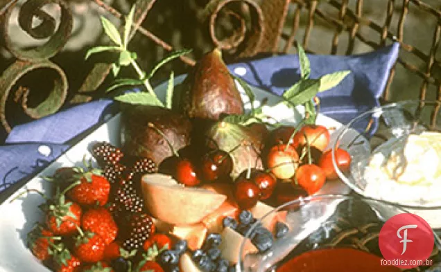Frutas frescas com molho de Ricota e ameixa