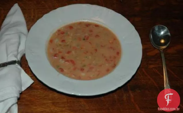 Sopa de molusco vermelho e branco