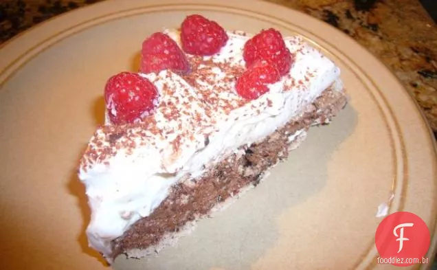 Chocolate Pavlova com framboesas e creme
