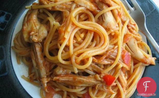 Carne de porco doce com maçãs e ameixas (fogão lento)