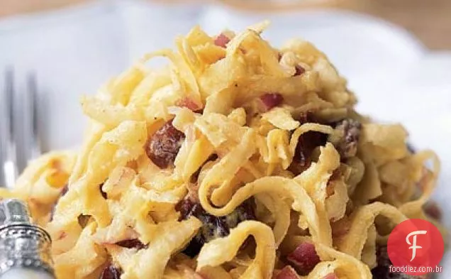 Salada de aipo-rábano com cerejas secas