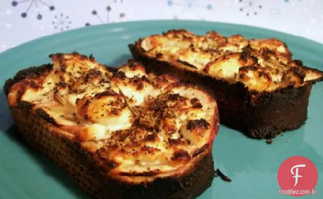 Queijo de cabra e maçã torta no aperitivo de pão francês