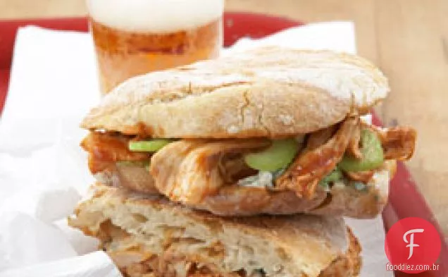 Panini De Frango Búfalo Com Queijo Azul E Aipo