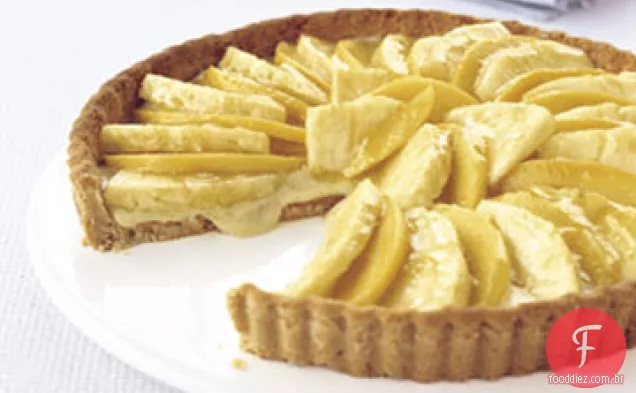 Torta de manga-abacaxi com crosta de noz de macadâmia