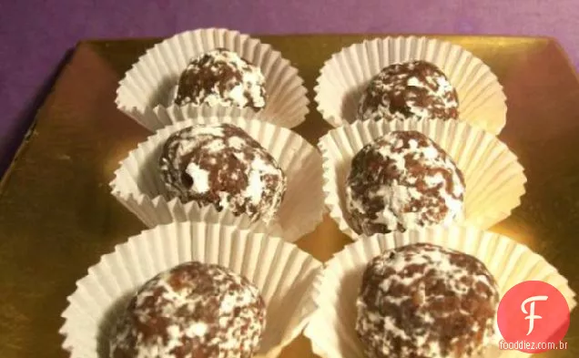 Bolas De Chocolate De Amêndoa De Damasco