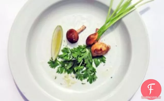 Bebê Aipo E Shitake Cogumelo Salada Com Limão E Parmigian