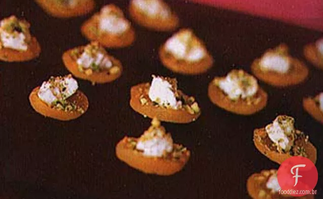 Damascos secos com queijo de cabra e pistache