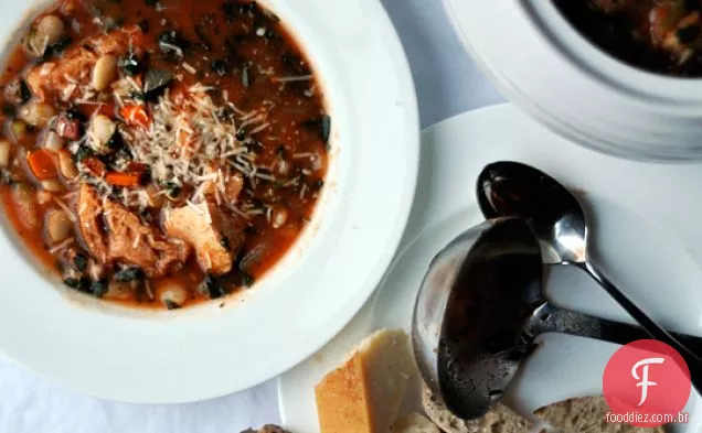 Pão Toscano e sopa de tomate (ribollita)