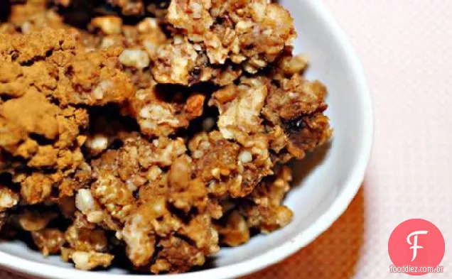 Granola sem glúten com amoras e nozes (Vegan cru)