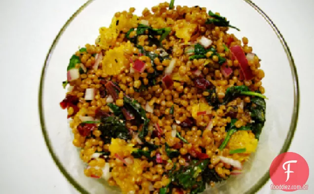 Salada de baga de trigo com cerejas secas e damascos