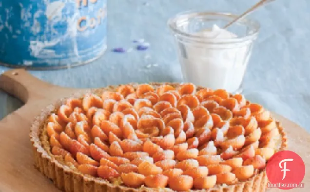 Torta de amêndoa e Damasco com chantilly