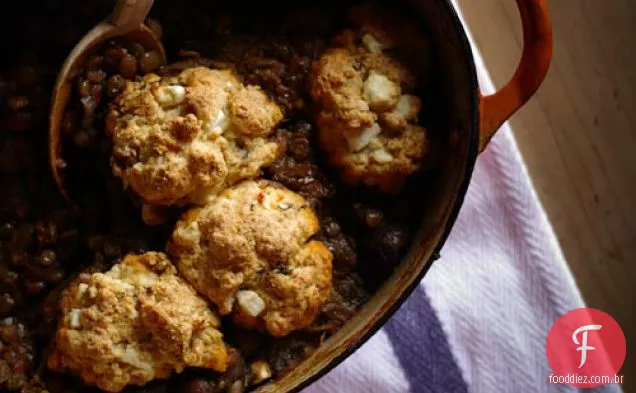 Lentilha Hotpot w / Feta & tomilho bolinhos