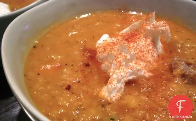 Sopa De Lentilha Vermelha Com Salsicha + Um Ovo Escalfado