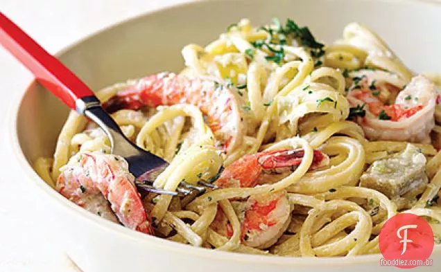 Camarão e alcachofra Linguine Alfredo