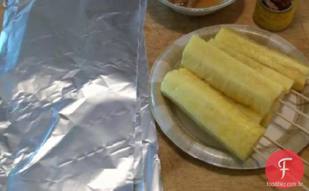 Banana grelhada e abacaxi Fruitsticks