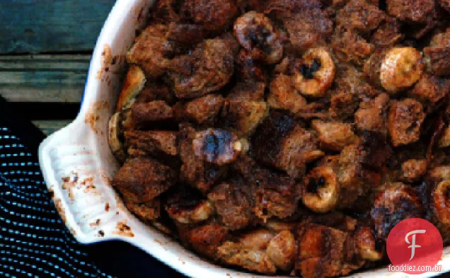 Pudim de pão de banana-doce de leite