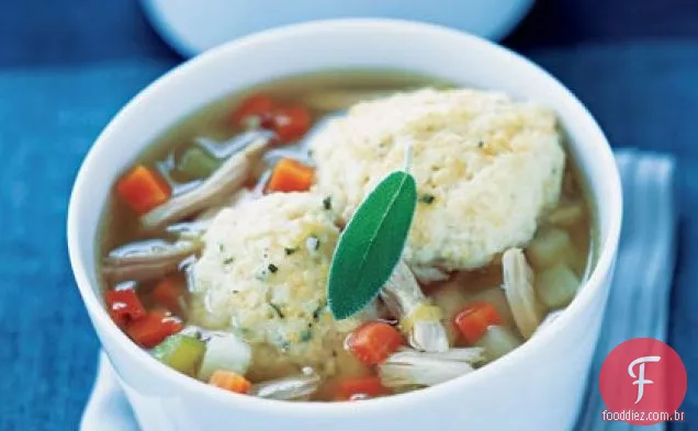 Sopa de frango e batata com bolinhos