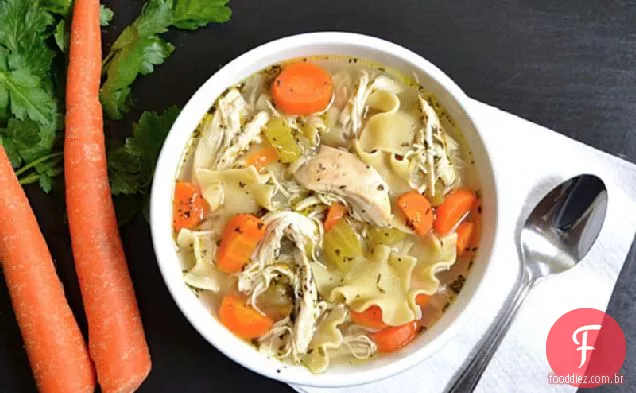 Sopa De Macarrão De Frango