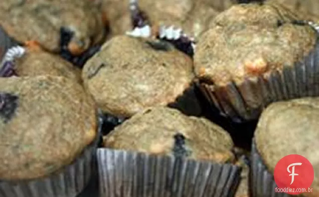 Muffins de trigo sem açúcar e banana adicionados de mirtilo