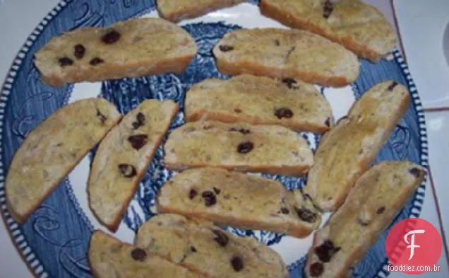 Canela macia Raisin Banana Biscotti com uma crise