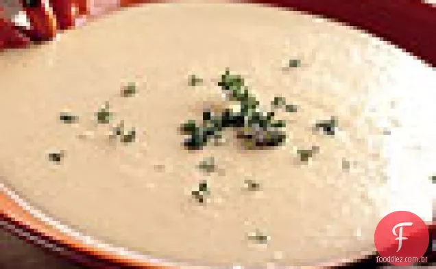 Bisque de raiz de aipo com croutons de tomilho