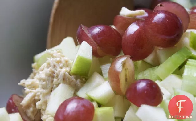 Salada de frango com coco e curry