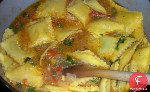 Tomate cereja e sopa de Ravioli