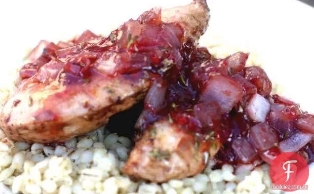 Poppers Vegetarianos Do Queijo De Galinha Com Molho Da Baga