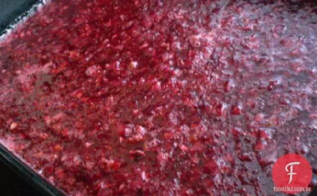 Salada de Cranberry em Gelatina De Framboesa com cobertura de Cream Cheese