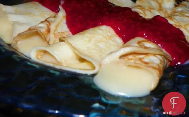 Creme Francês Crepes Com Molho De Framboesa