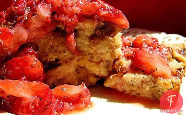 Pudim De Pão Com Cobertura De Framboesa/Morango