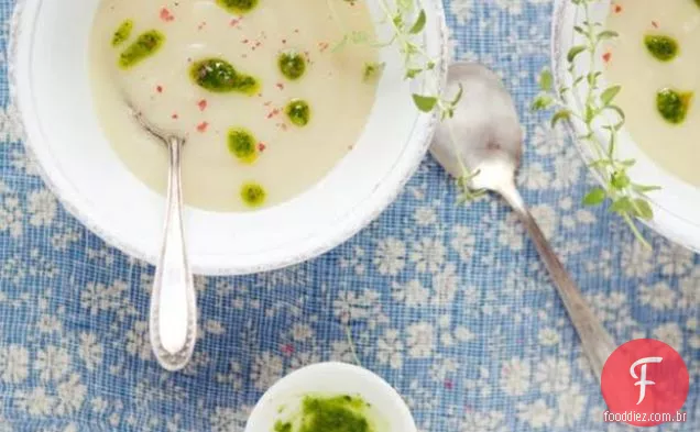 Raiz De Aipo, Erva-Doce E Sopa De Batata Doce Com Salsa De Amêndoa