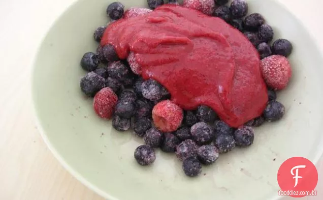 Sorbet De Amora e Vodka com bagas misturadas