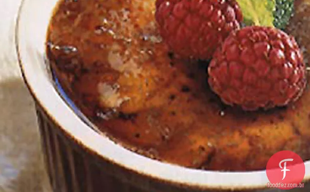 Creme de baunilha Brûlée com framboesas