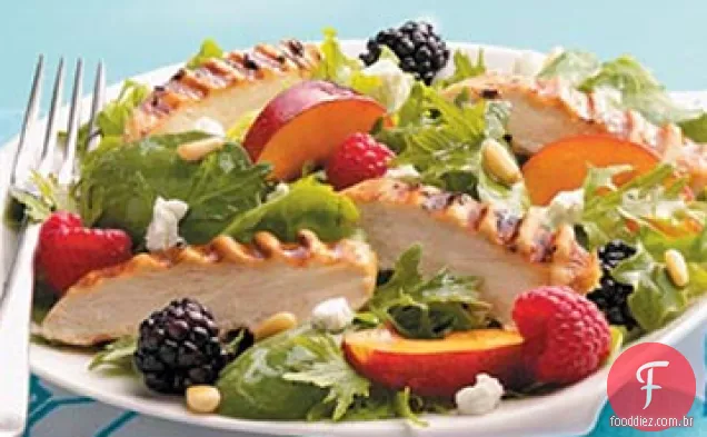 Frango de limão em verduras frutadas