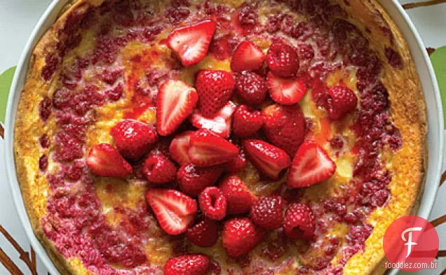 Panqueca de forno Custardy com bagas misturadas