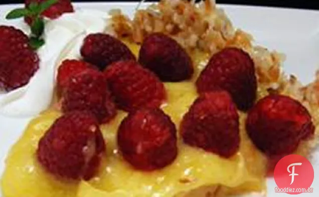 Torta De Framboesa-Limão em uma crosta de coco torrada