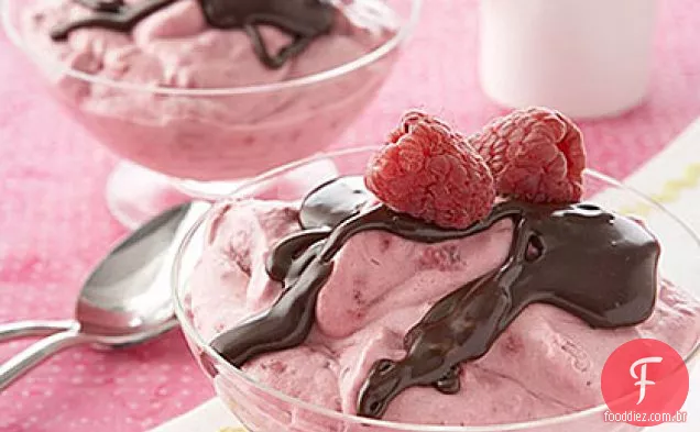 Mousse de framboesa com molho de Chocolate rápido