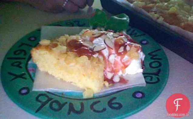 Bolo De Abacaxi Com Molho De Framboesa