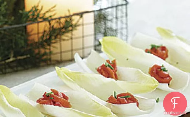 Salmão Fumado Em Endive Belga Com Creme Fraiche & Cebolinha
