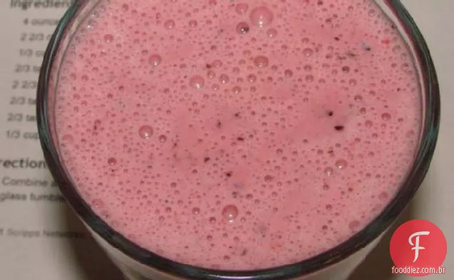 Smoothie De Café Da Manhã Vermelho, Branco E Mirtilo