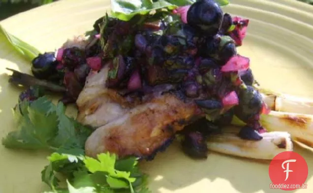 Frango Grelhado Com Molho De Mirtilo E Manjericão