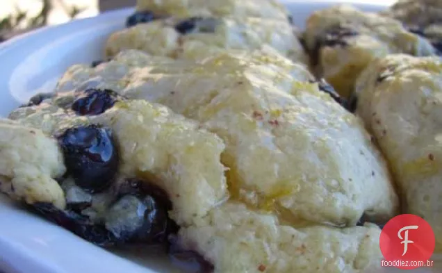Scones De Mirtilo Com Esmalte De Limão