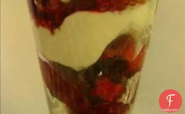 Fruta Crunch Sundae