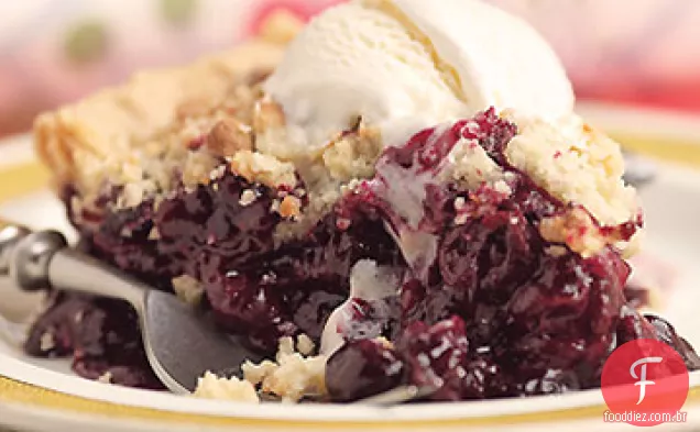 Torta de mirtilo selvagem com cobertura de Crumble de amêndoa