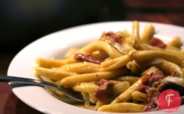 Strozzapretti Com Pecorino, Prosciutto E Algo Verde
