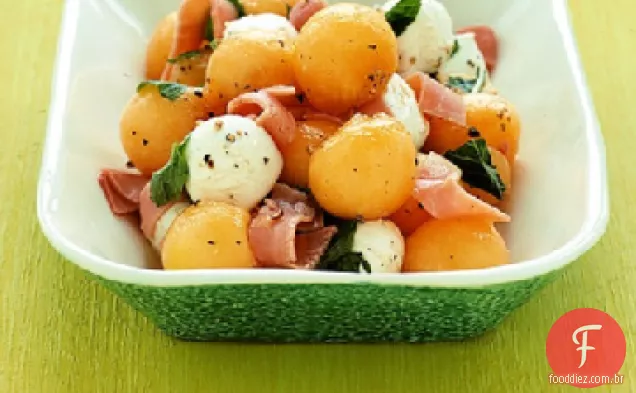 Salada de melão e Bocconcini com hortelã
